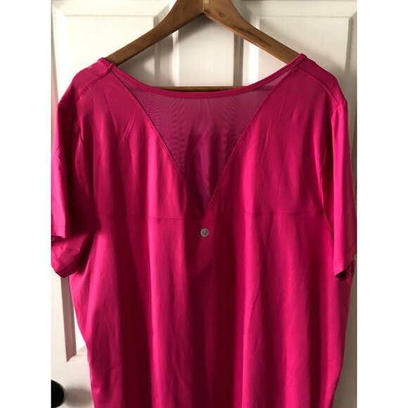 Woman's Plus Size Livi Active Wear Hot Pink Short Sleeve Mesh Top 22/24 - Picture 8 of 9